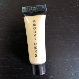 Marc Jacobs Light Shameless foundation